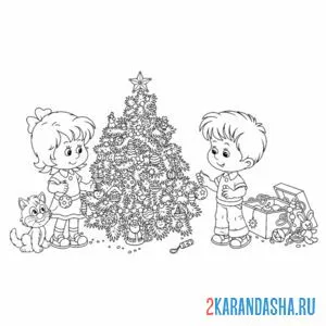 Раскраска детки рядом с новогодней елкой онлайн
