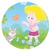 Цветной пример раскраски природа, девочка играет в лесу с котом